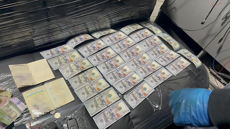 Військовослужбовця викрили на хабарі