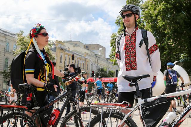 Велодень: сотні велосипедистів проїхалися колоною столицею 24