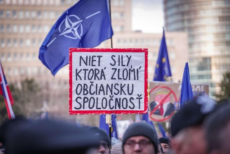 Словаки на протестах 21 лютого вимагали відставки Фіцо