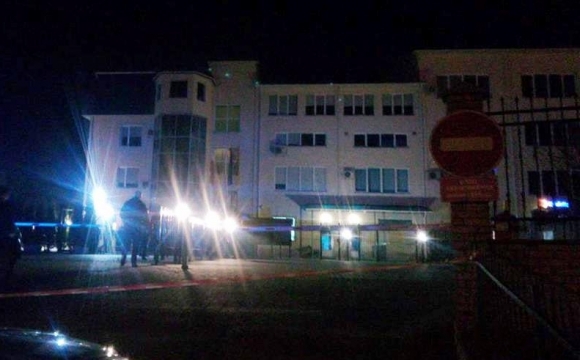 Уночі невідомі обстріляли Генконсульство Польщі в Луцьку 02 Уночі невідомі обстріляли Генконсульство Польщі в Луцьку 02