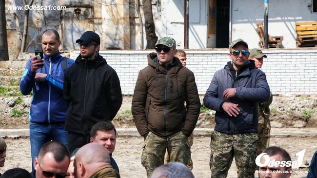 На нардепа Найєма напали та облили нечистотами в Одесі за захист Літнього театру в Міськсаду 06