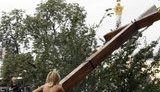 FEMEN занялись богохульством - спилили крест жертвам сталинских репрессий. ФОТОрепортаж + ВИДЕО