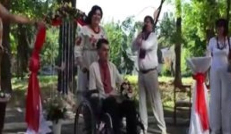 Wounded Ukrainian soldier married his girlfriend in Odesa military hospital. VIDEO