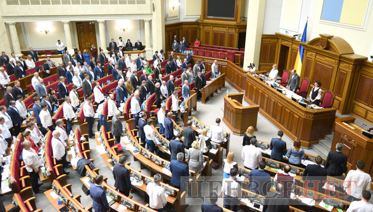 Рада обязала телеканалы заполнять 75% эфира продукцией на украинском языке