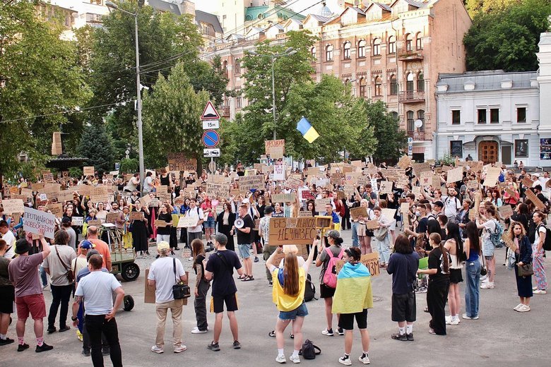 В Киеве люди в шестой раз вышли на протест в поддержку Федорова