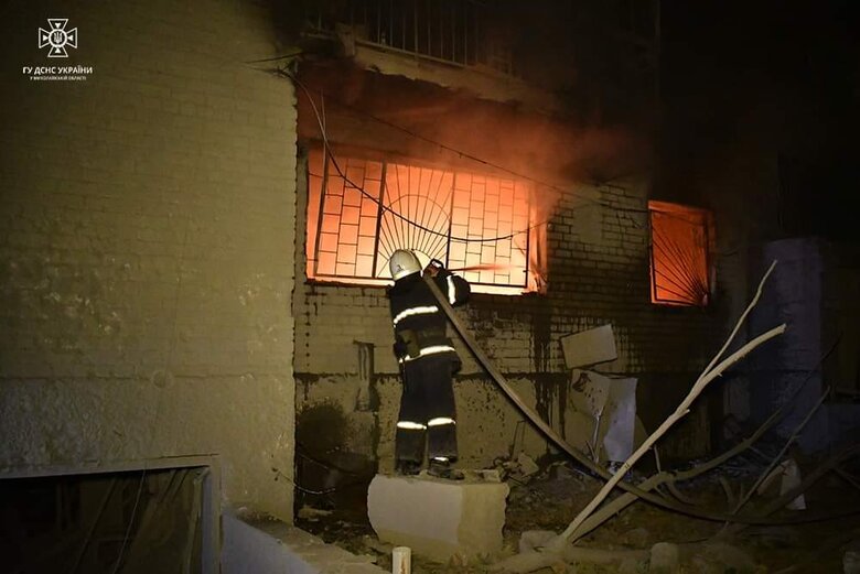 Наслідки ворожих ударів по Миколаєву 04
