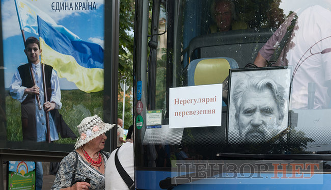 С Героем Украины Левком Лукьяненко прощаются в Киеве 26