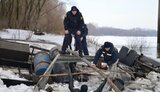 Водій вантажівки, яка впала з моста в Десну на Чернігівщині, загинув, - МВС. ФОТОрепортаж