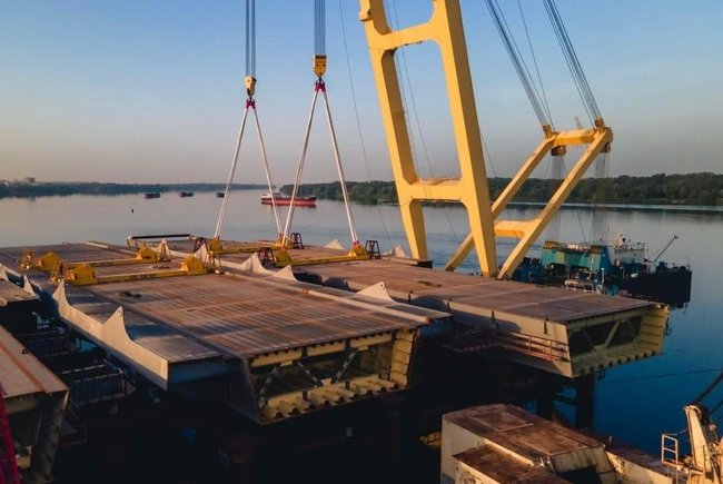 Отремонтированный плавкран Захарий вернулся к работе на вантовом мосту в Запорожье, - ОГА 02