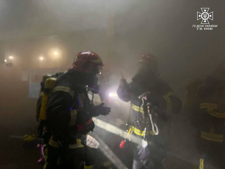У Києві сталася пожежа в ТРЦ Космополіт 03