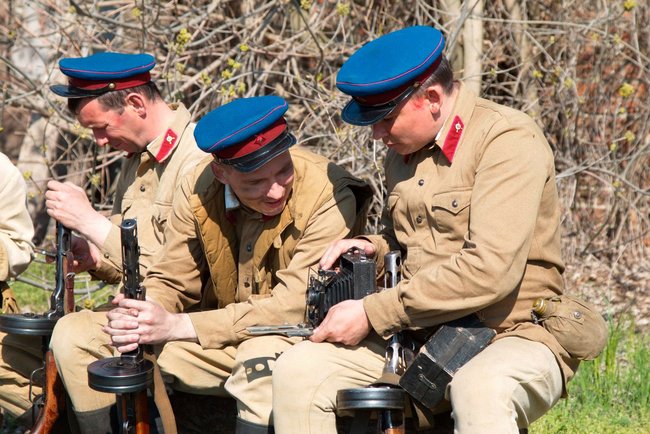 Потомки героев: Полицейские в России сделали фотосессию в форме НКВД 06