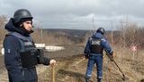 Піротехніки ДСНС знешкодили 77 мін у районі Донецької фільтрувальної станції та КПВВ "Золоте"
