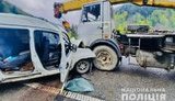 Автомобіль зіткнувся з автокраном на Івано-Франківщині: постраждали три людини, зокрема двоє підлітків, - поліція. ФОТОрепортаж