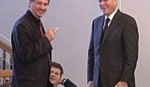 Депутатам наплевать на законы - они курят там, где видят пепельницу. ВИДЕО.