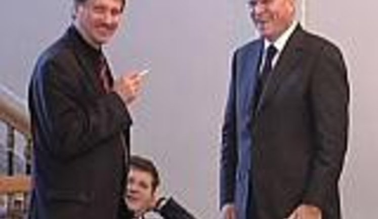 Депутатам наплевать на законы - они курят там, где видят пепельницу. ВИДЕО.