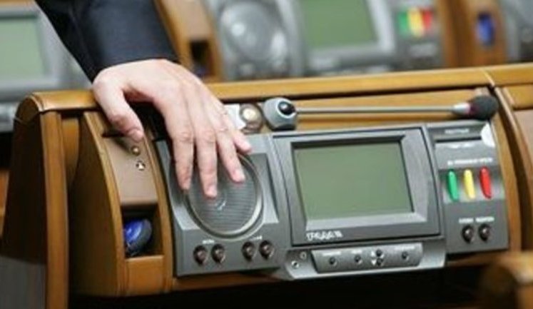 В Раде установили дополнительные камеры и сенсорную кнопку, "кнопкодавить" теперь будет невозможно, - нардеп "Голоса" Железняк