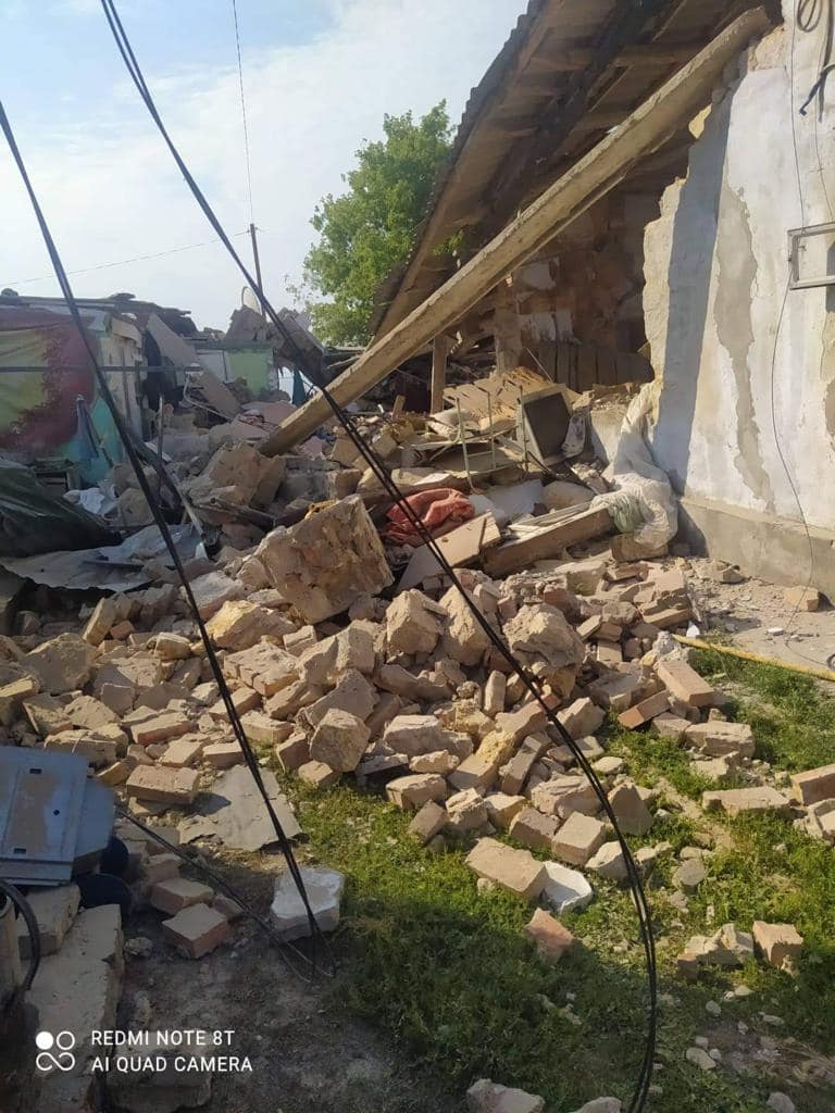 Последствия обстрела Очакова российскими оккупантами: Погибли 2 человека, в том числе ребенок. Ранены 6 человек, из них 4 ребенка 06