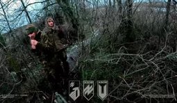 Бійці 12 бригади Азов звяли в полон 2 окупантів під час зачистки позицій ворога поблизу Добропілля