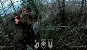 "Сдаемся, мы без оружия": бійці 12-ї бригади "Азов" взяли в полон 2 окупантів поблизу Добропілля. ВIДЕО