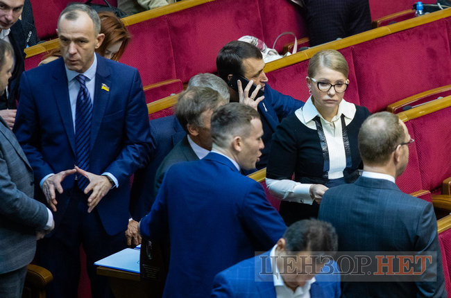 Вітальний поцілунок Стефанчука і Третьякової, замислена Тимошенко і розпростерті обійми Федини для Вятровича, - робота ВР 3 грудня 14