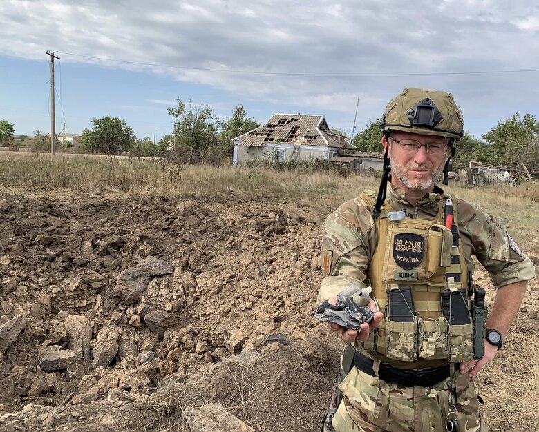 Водій-парамедик Саід Ісмагілов: Москалі мені пишуть, що вб’ють, що розстріляють. Я з цього просто сміюсь. Кажу: якщо ти такий хоробрий, приїжджай на передок, постріляємось… 09