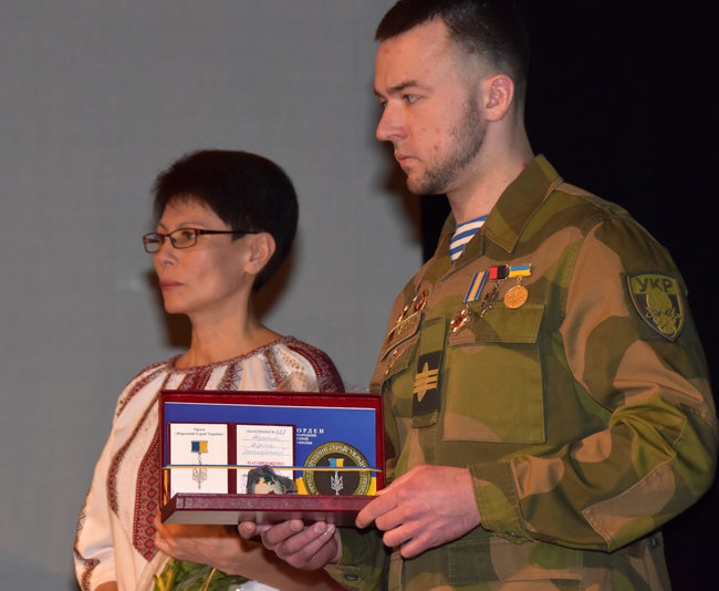 Нагородження орденом Народний Герой у Чернігові: Микола півтори години реанімував двох важкопоранених прямо на дорозі 03