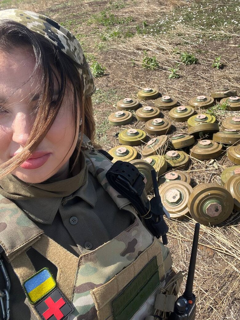 Військова капеланка Катерина Семенюк: Одна жінка з Ізюму розповідала, що було під час окупації, і казала: Я не вірю, що таке може зробити навіть маніяк. Це робили самі демони 11