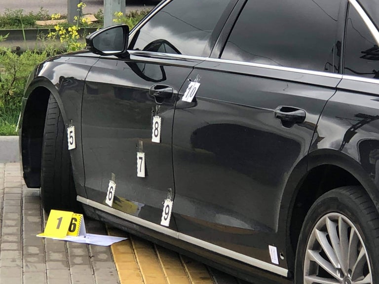 Стріляли в автомобіль помічника Зеленського Шефіра, поранено водія 07