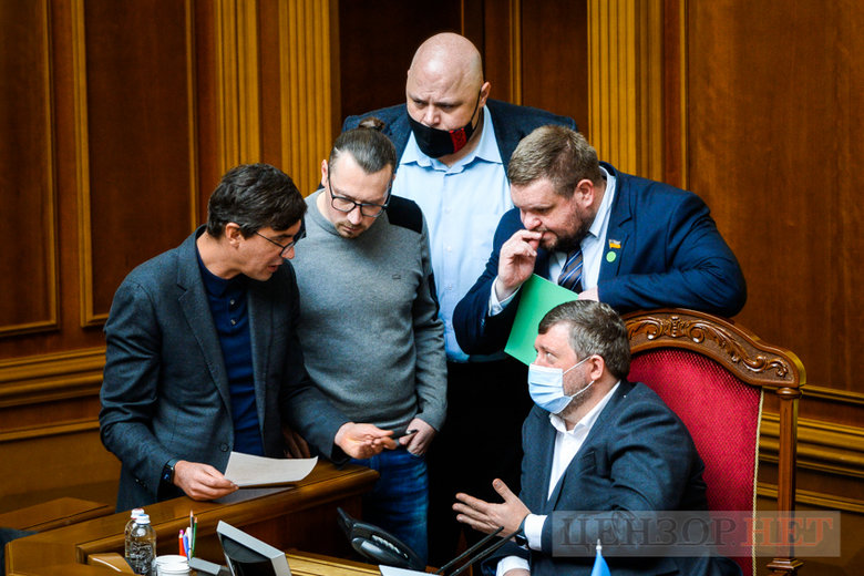 Рассказ Культенко Новинскому, Трухину и Кузьминых, приглашение Бондарь на вечеринку при свечах и сообщение Котик, дай деньги Васильеву, - работа ВР 22 февраля 10