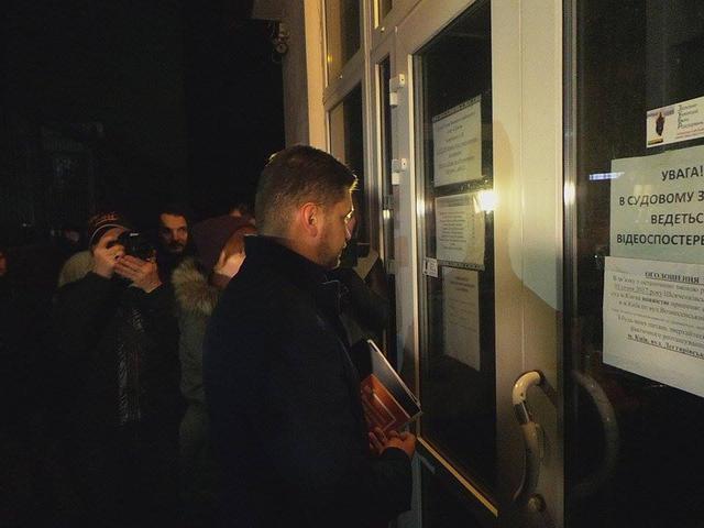 Адвокаты Насирова прибыли в здание Соломенского суда 02 Адвокаты Насирова прибыли в здание Соломенского суда 02