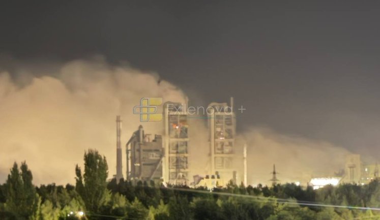 Один із найбільших цементних заводів РФ атакували дрони у Волгоградській області. ВІДЕО+ФОТОрепортаж