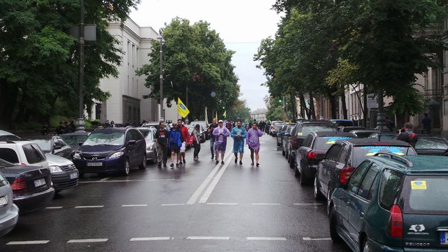 Owners of foreign-registered cars block Kyiv’s government quarter: We demand affordable customs clearance 13