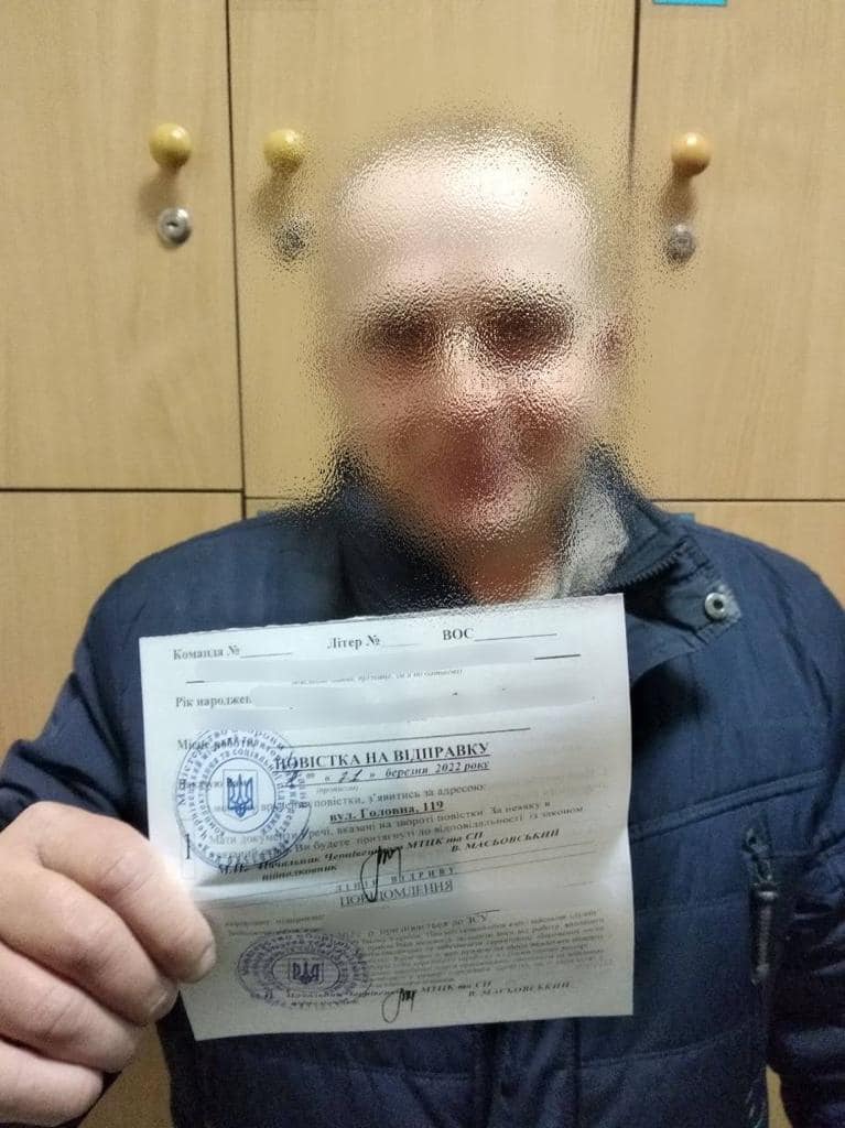 Військовозобовязаним, які порушують комендантську годину і ПДР, вручатимуть повістки, - патрульна поліція 01