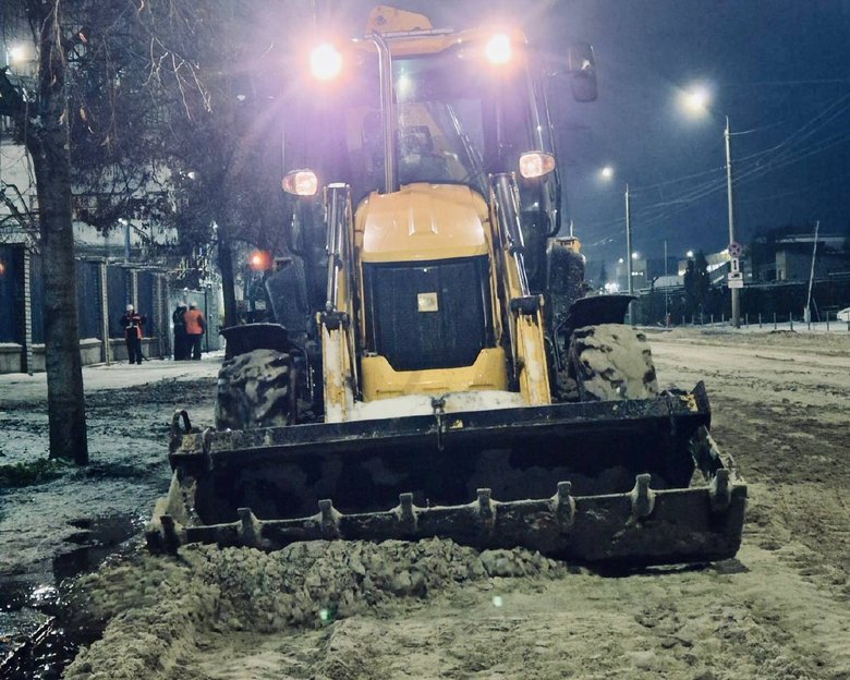 After Russia’s strike, hundreds of tonnes of sand were dumped on spilled oil in Dnipro