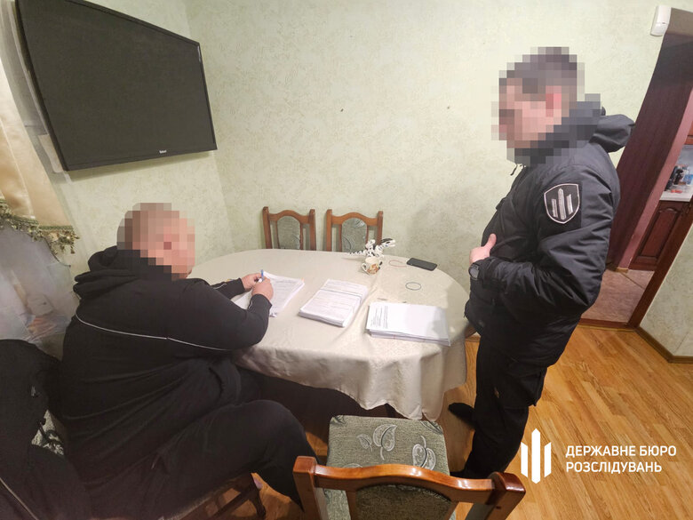ДБР викрило групу, яка заволоділа 101 млн грн під час закупівель для військових