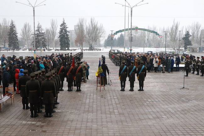 Із загиблим на Донбасі воїном Маріупольської бригади Олегом Андрієнком попрощалися в Запоріжжі 15
