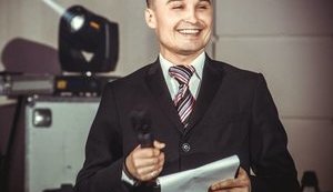 Піарники колишнього друга Зеленського Манжосова стверджують, що він скасував прес-конференцію через погрози, - "Українські новини". ВIДЕО