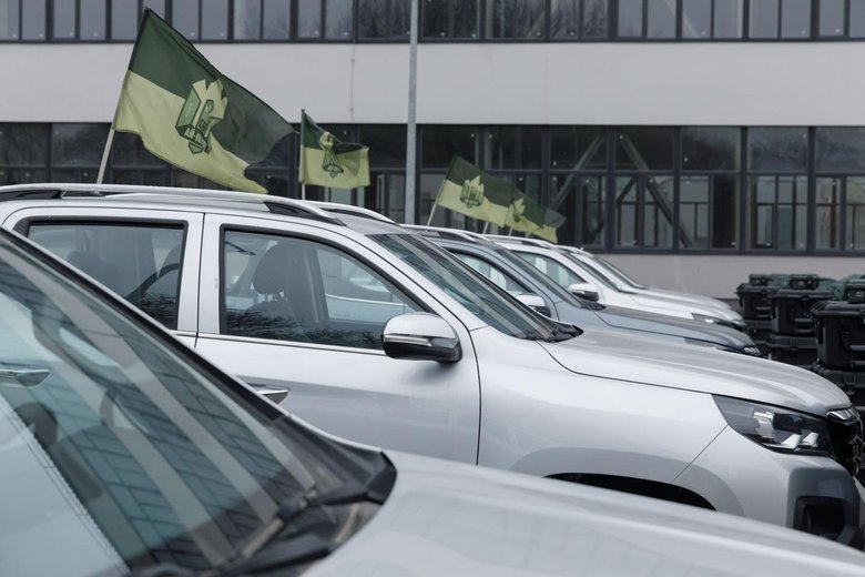 Порошенко передав 6 комплексів Ай-Петрі захисникам