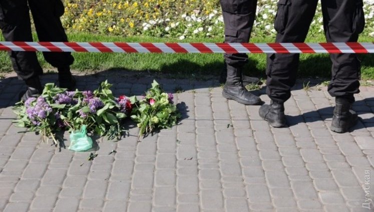 Роковини трагедії в Одесі: біля Куликового поля вже зібралися близько 150 осіб. ФОТО