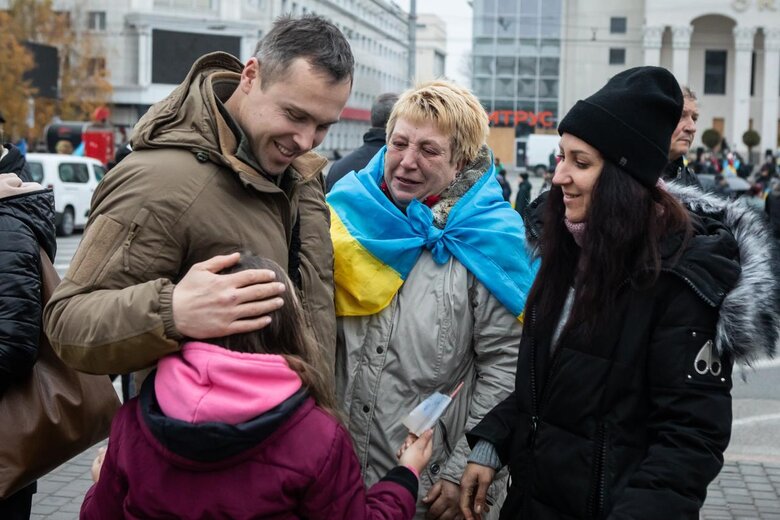 Роман Костенко: Багато хто з професійних російських командирів сьогодні вже на концерті Кобзона. Тому справи у росіян набагато гірші 03