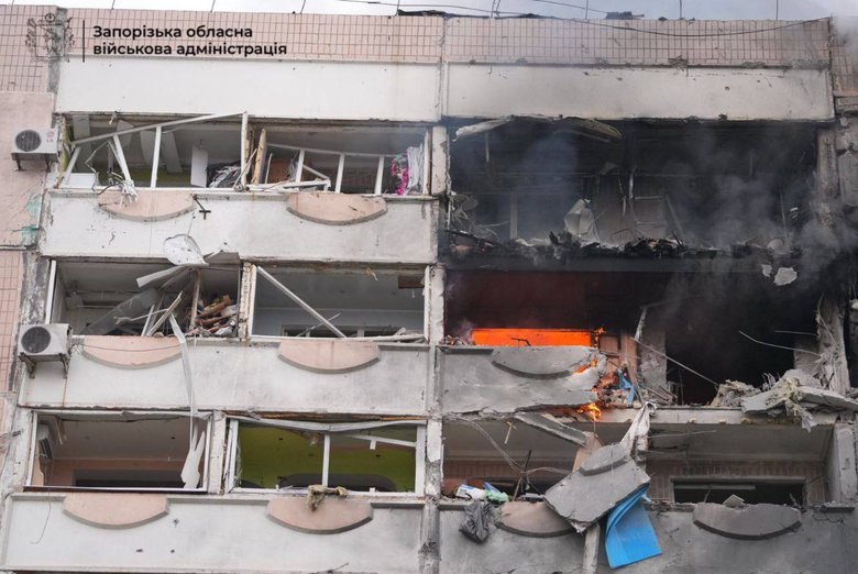 Рашисти вдарили КАБами по Запоріжжю: є влучання у житловий будинок