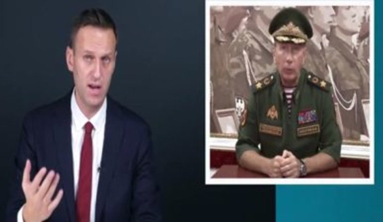 "Верзете у своєму ролику якісь нісенітниці про Порошенка. Так у вас онуки навчаються в Англії! Незрозуміло на які гроші", - Навальний відповів Золотову і розповів про нерухомість його сім'ї. ВIДЕО