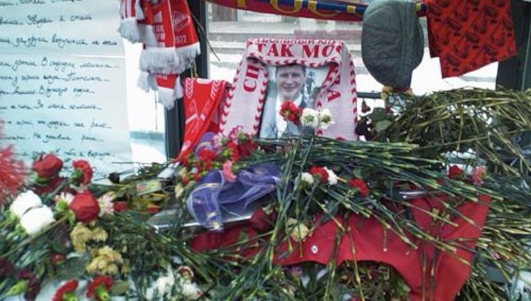 Фанаты "Спартака" в Москве помянули убитого товарища. Для "профилактики" задержаны 19 человек. ФОТОрепортаж
