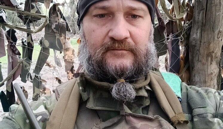 Народний герой України Олег Давиденко, позивний Чуб: "Люди платять гроші, щоб піти з армії. А я хочу назад!"