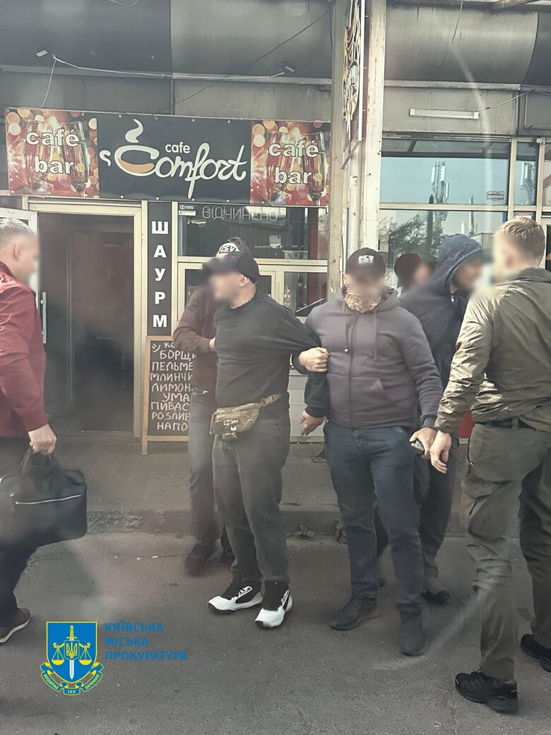 Затримано двох адвокатів, які за хабар влаштовували чоловіків на ДП заради бронювання