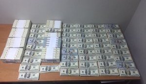 В екс-губернатора Сумщини Чмиря виявили 14 квартир дочки в Києві й понад $ 0,5 млн незадекларованих коштів, - Луценко. ФОТО