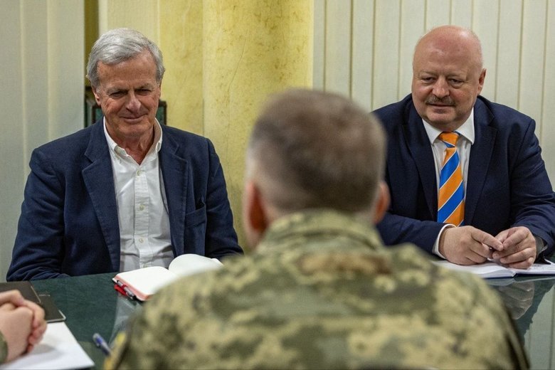 Сирський зустрівся з членами ARES