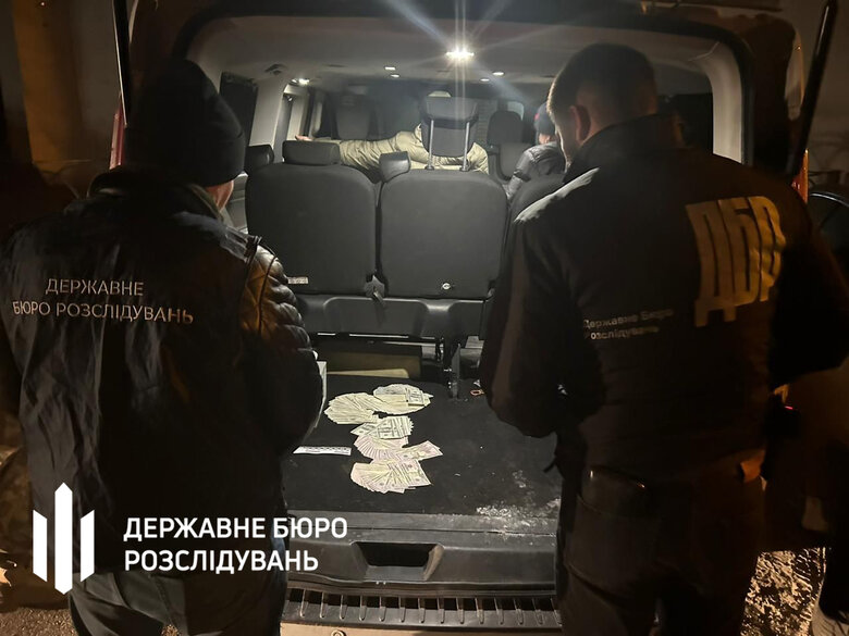 Бригада Тероборони Києва продавала шоломи та бронежилети