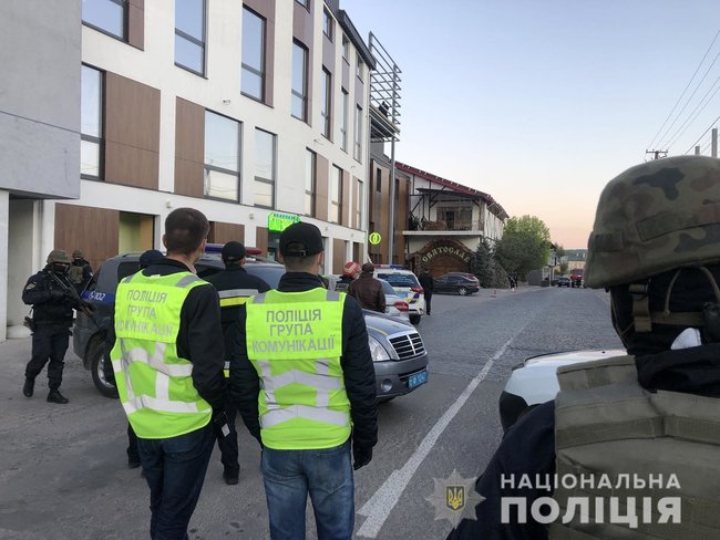 Мужчина угрожает взорвать ресторан под Львовом 01