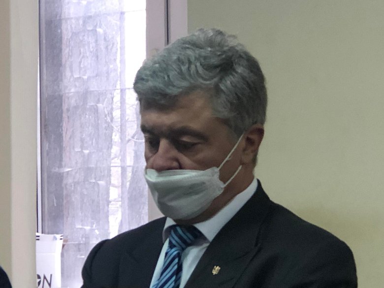 Poroshenko arrives at Kyivs Pechersky court for hearing on restraint measure 04
